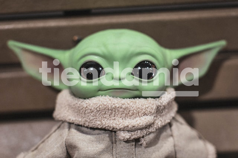 mini Yoda en Mandalorian TiendaMia 2